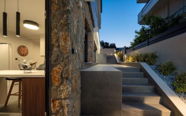Lavender Luxury Apartment in Rhodes