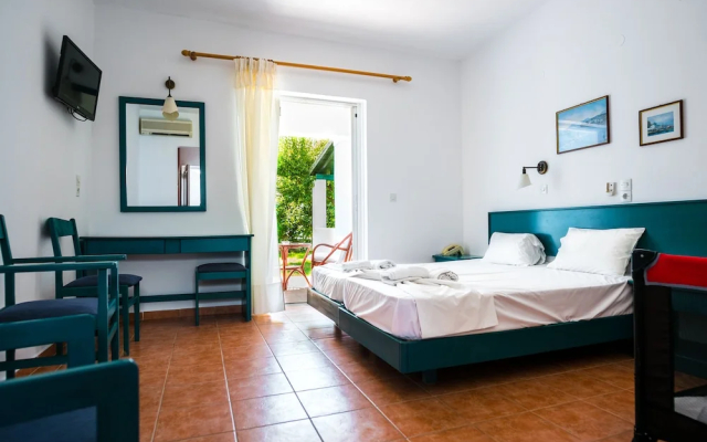 Three Stars Beach Hotel