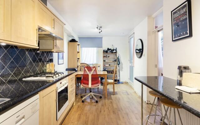 Modern & Spacious 2-bedroom House in Fulham