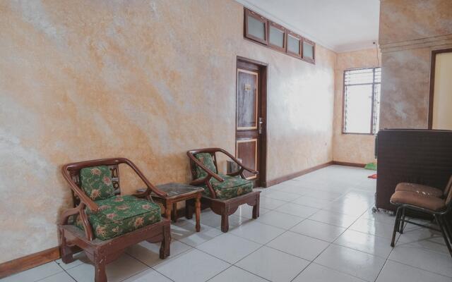 RedDoorz Plus near Istana Maimun Medan