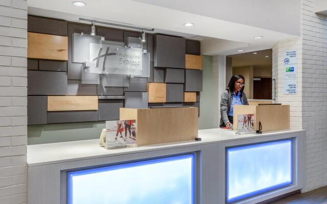 Holiday Inn Express Hotel & Suites Chicago-Midway Airport, an IHG Hotel