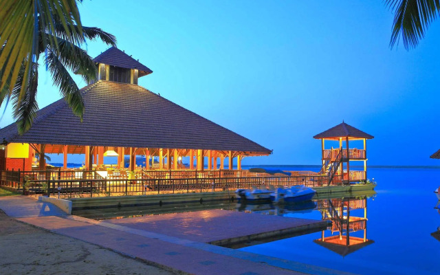 Estuary Sarovar Premiere , Poovar Island