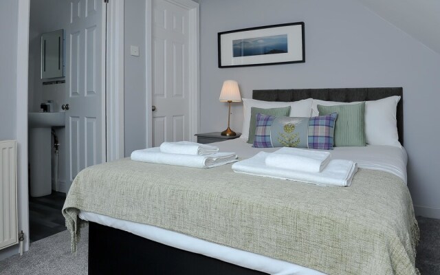 Select Serviced Accommodation - Canal Walk