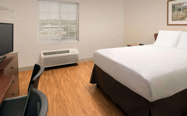 WoodSpring Suites Kansas City Mission