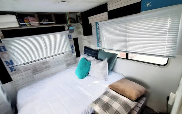 Camper Apt DE Sleeps 3