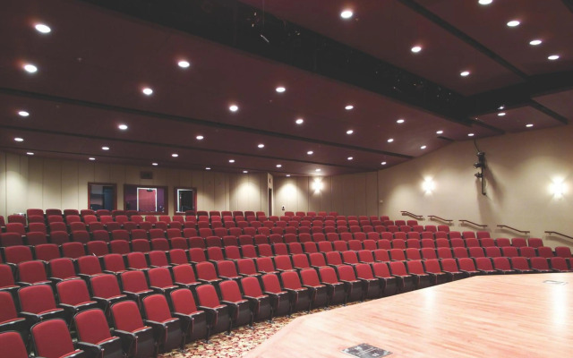 Crossroads Hotel & Watertown Event Center