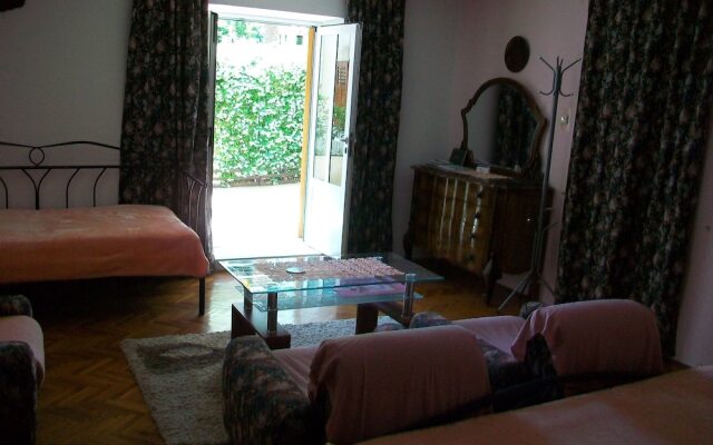 Apartments and Room Rukonic