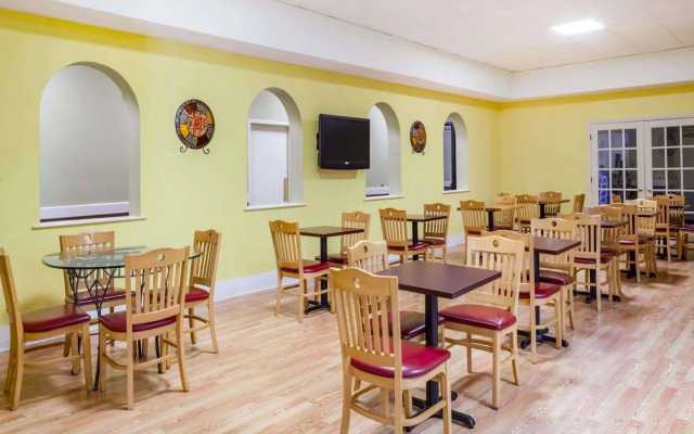 Simple Rewards Inn