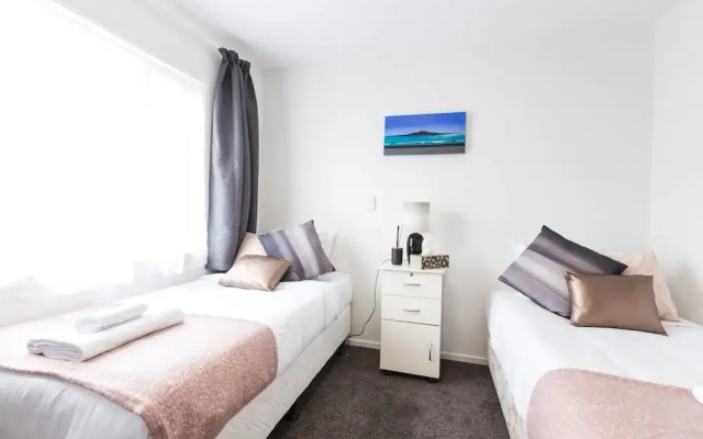 3 Bedroom Modern Townhouse in the Heart of Auckland