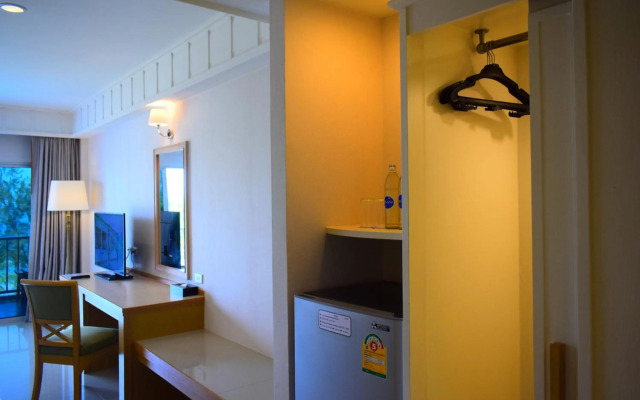 Seapine Beach Golf and Resort Hua Hin