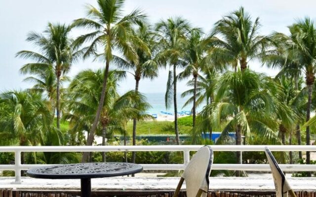 Deco Walk Hostel-Beach Club