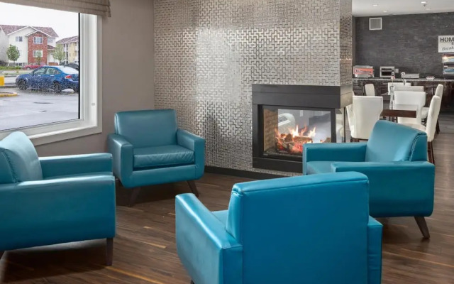 Home Inn and Suites Regina Airport