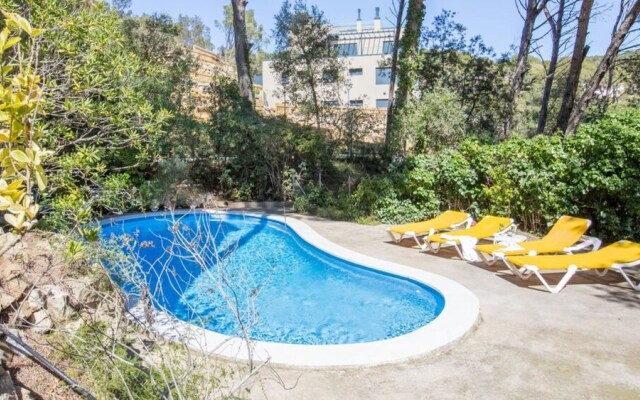 Apartment - 4 Bedrooms with Pool and Sea views - 107154