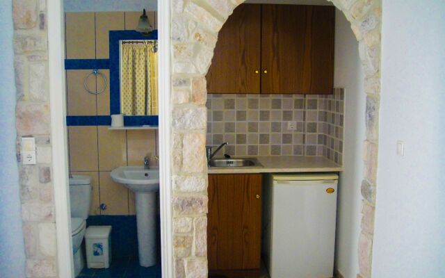 Maistrali Studios & Apartments