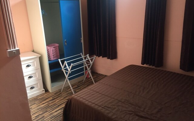 Big Orange Localstay at Siam