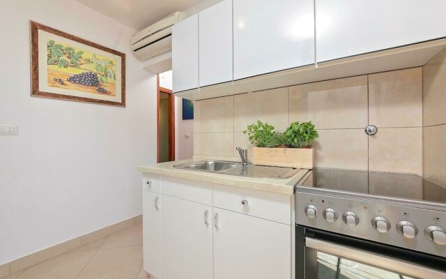 Cosy Apartment Near Sea in Porec