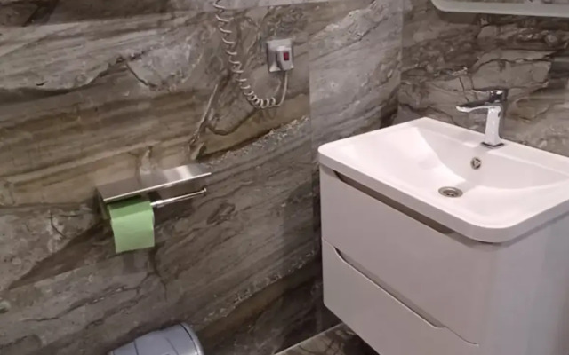 Уютный дворик на Толстого