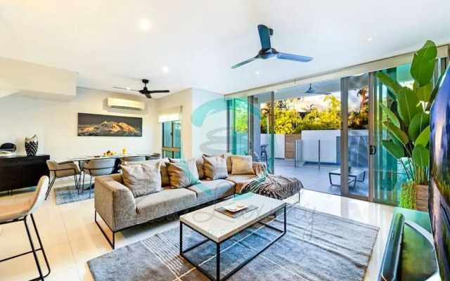 ZEN ARCTIC LUXURY 2-STORY House & Pool