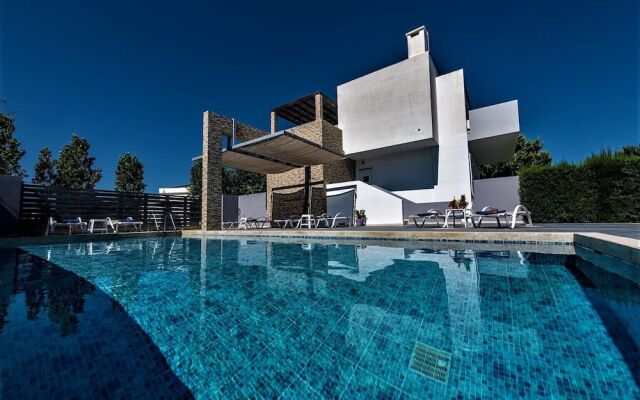 Xenos Villa 1 With Private Swimming Pool, Near The Sea