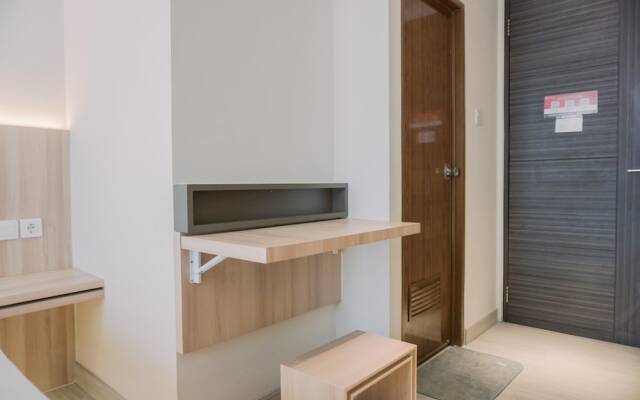 Homey And Warm Studio Amazana Serpong Apartment