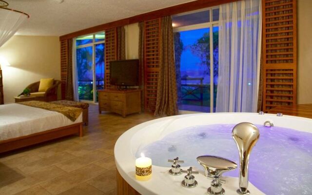 Ledger Plaza Bahari Beach