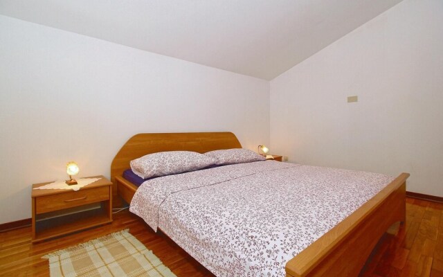 Nice Apartment in Porec With 2 Bedrooms