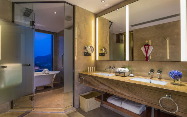 DoubleTree by Hilton Guangzhou Science City-Free Shuttle Bus Service During Canton Fair Period