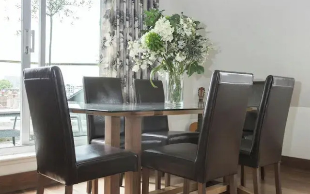 Lambs Conduit Street by Onefinestay