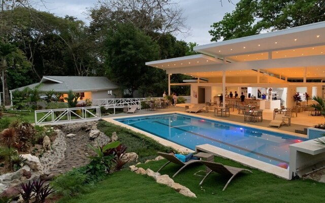 Aves Hotel & Resort - Retreat Center
