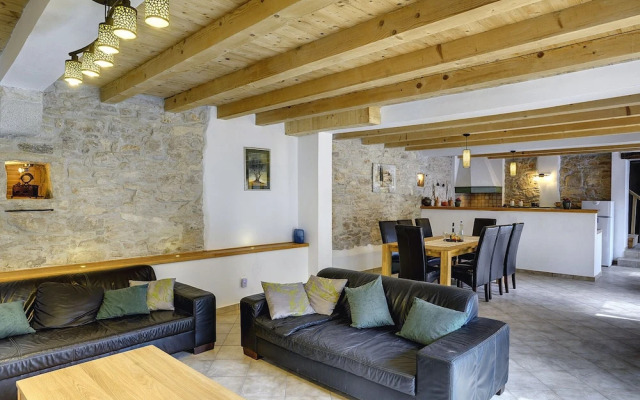 Villa in Batlug With Private Pool