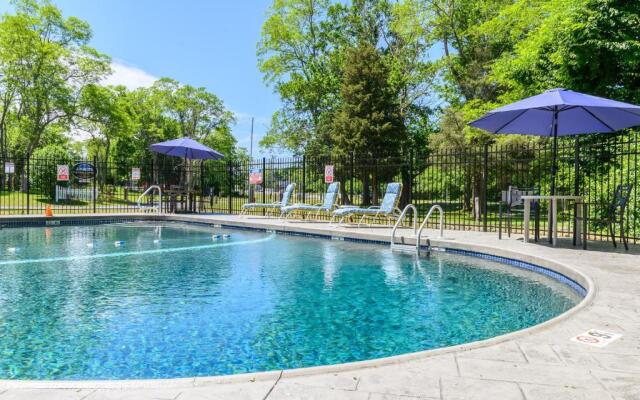 Captains Quarters Motel & Conference Center