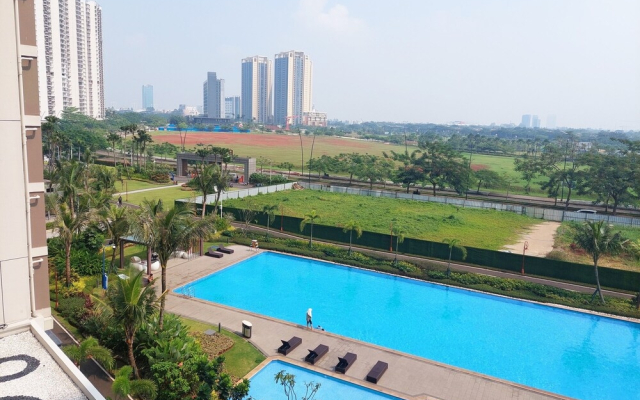 Homey And Simple Studio At Sky House Bsd Apartment
