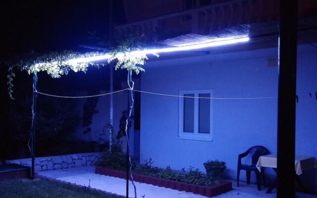 Scenic Apartment in Dalmatia With Lovely Garden