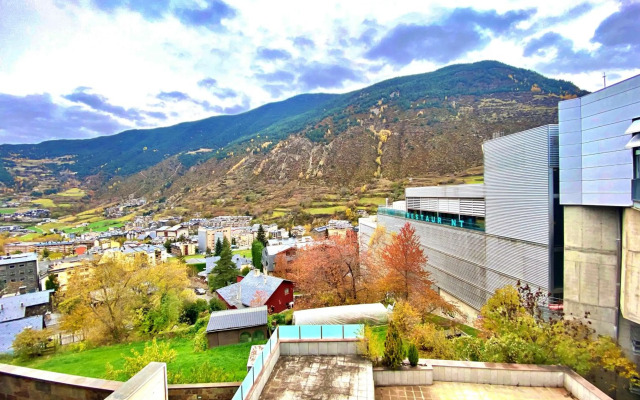 Tucamp 2,8 Al lado del Telecabina