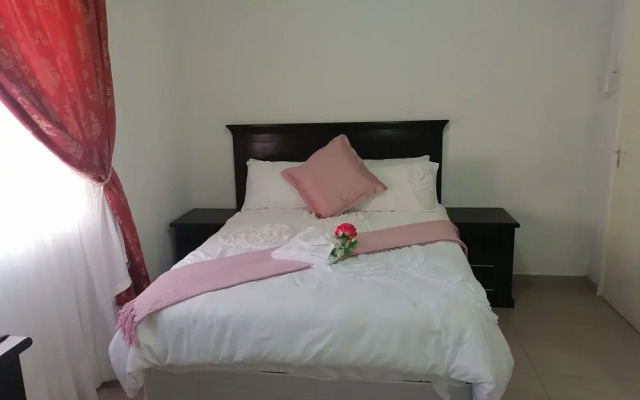 Rose and Thorn Guesthouse - Adults Only