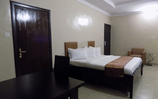 Posh Apartments and Hotel