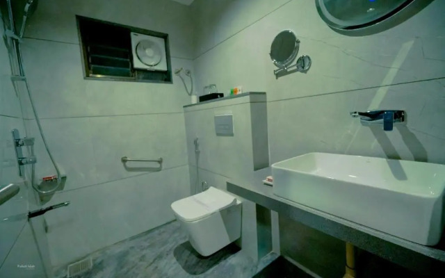 RG Exclusive Hotel-Akola