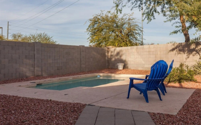2821 Avondale