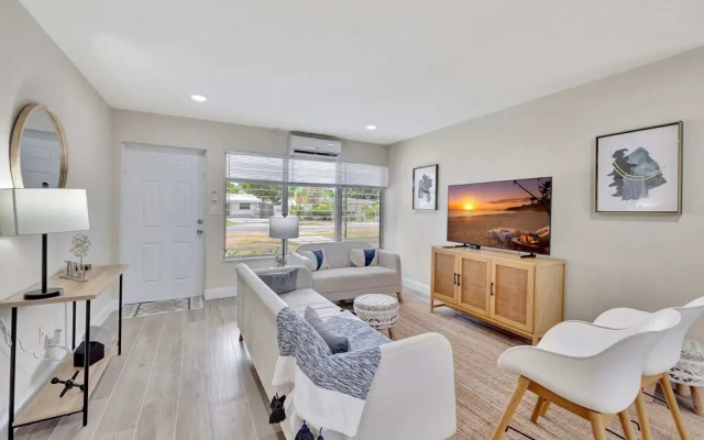 Pompano Beach Bungalow for 5!