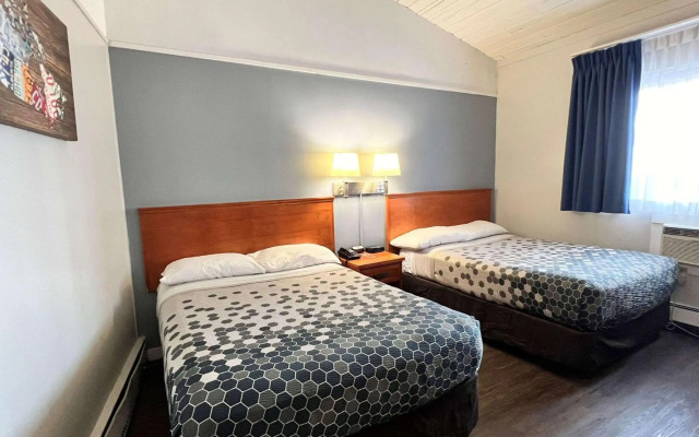 Econo Lodge Motel Village