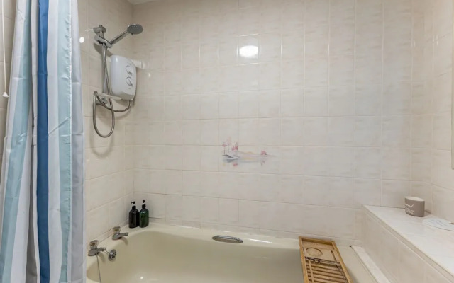 Central Apartment 3B