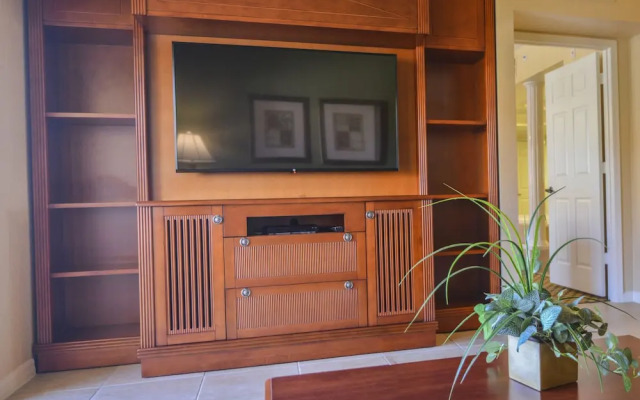Beautiful Condo Near Universal Studios