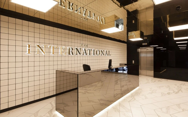 Crown Internation S Collection