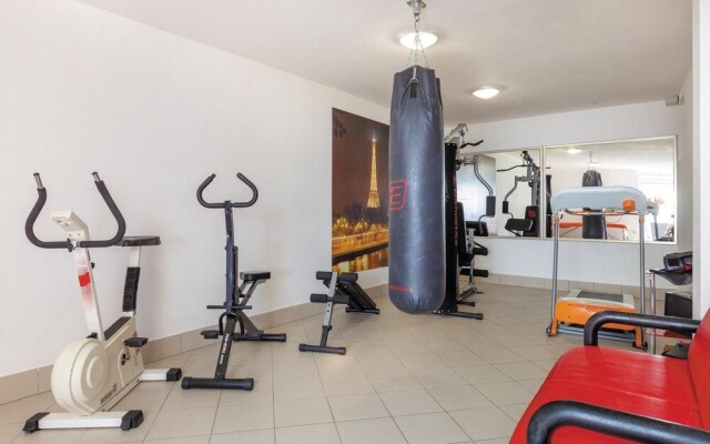 Beautiful Home in Makarska With Wifi and 7 Bedrooms