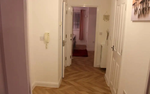 Impeccable Spacious 1-bed Apart in London Dagenham