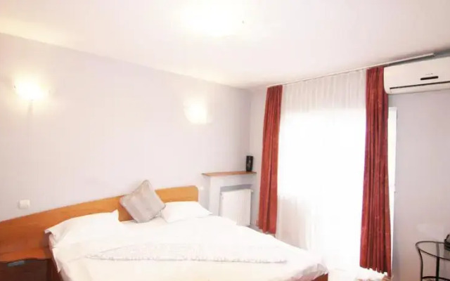 Domino 2BD Apartment Unirii Square