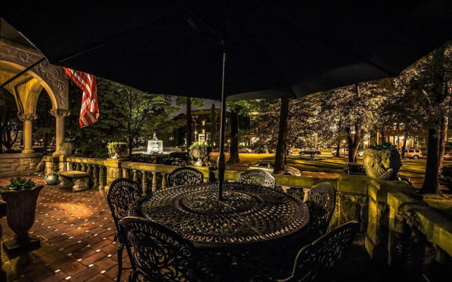 Inn at St James Court