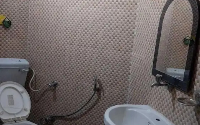 Hotel Gauri Shankar & Restaurant