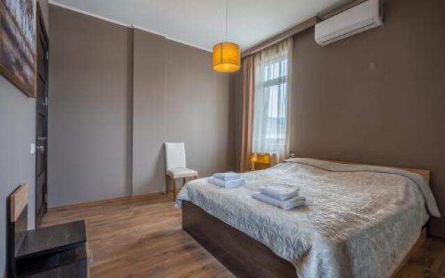 Spacious 76 qm Apartment Near City Center