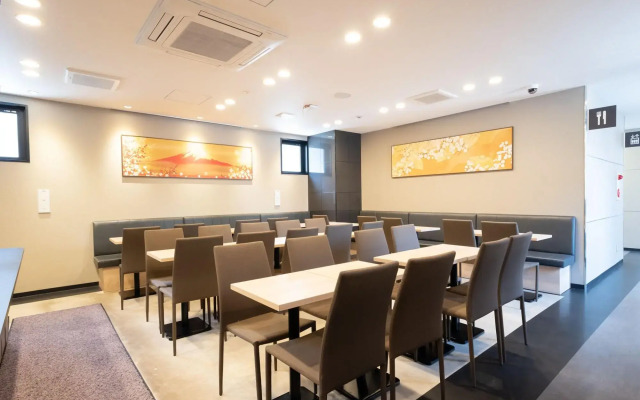 Shinsaibashi Higashi Crystal Hotel